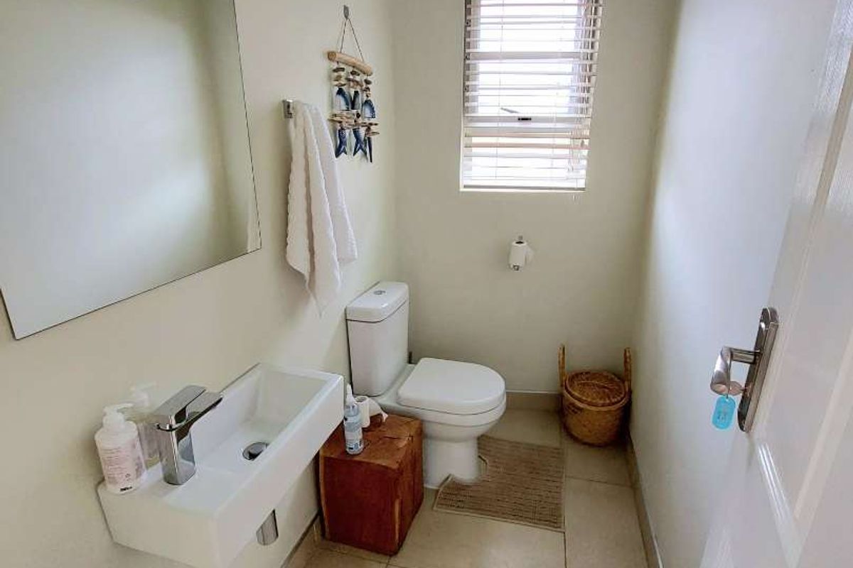 Luxurious Sunbay Self-Catering House - Photo 4