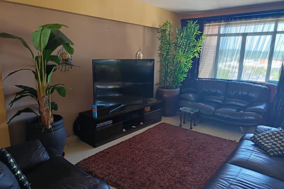 1. Spacious 2-Bedroom Apartment Near Ushakha Marine with Pool Access - Photo 4