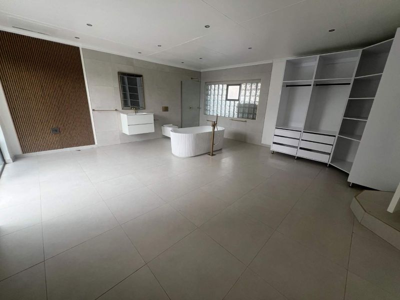 NEWLY REFURBISHED MODERN HOME - Photo 9