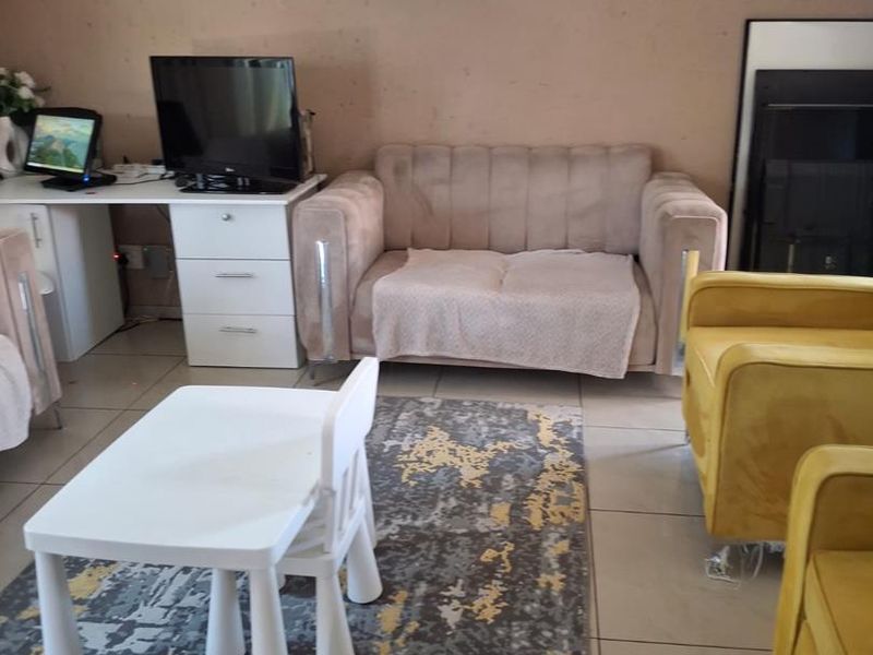 Elegant 3-Bedroom Home with Ensuite & Carport!" - Photo 7