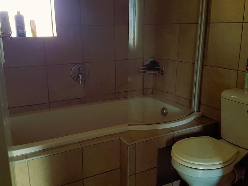 Discover Urban Bliss: Modern Design & Amenities! - Photo 9