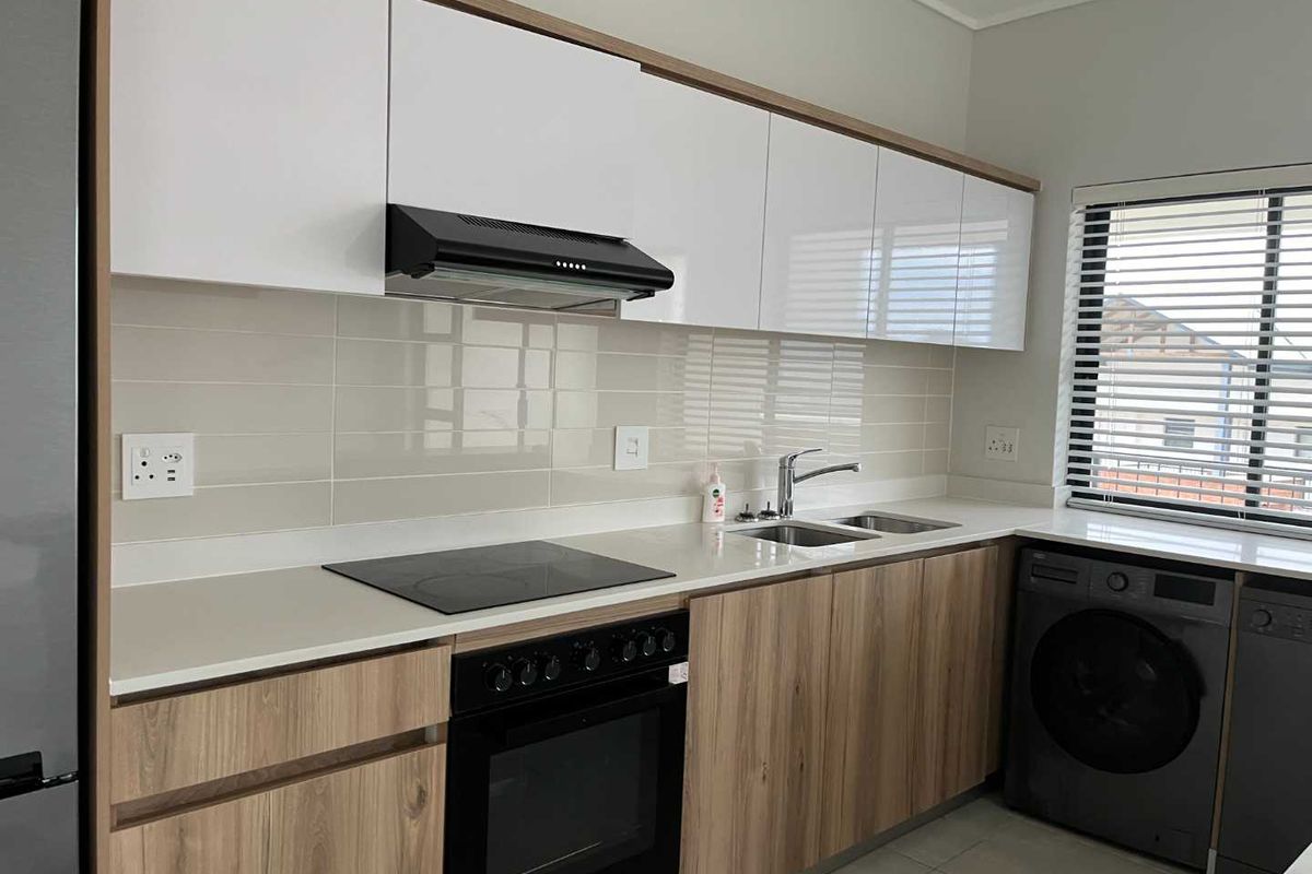 Modern Top-Floor 2-Bedroom Apartment To Rent in a Popular Balwin Estate - Photo 5