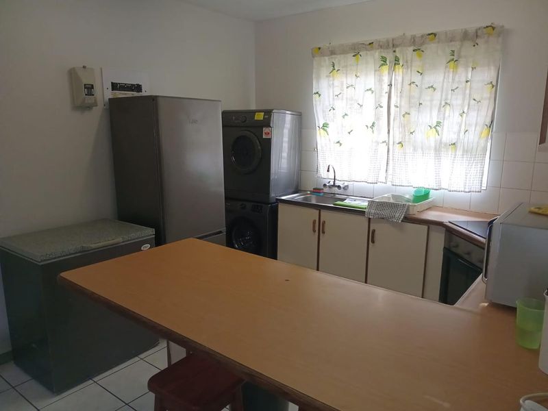 Charming 2-Bedroom Simplex with Modern Comforts & Complex Pool - Photo 2