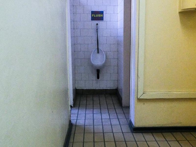 TO LET - OFFICE BLOCK / CLINIC - Photo 9