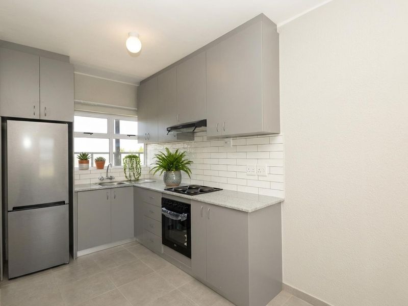 Spacious living with scenic views in a secure setting. - Photo 7