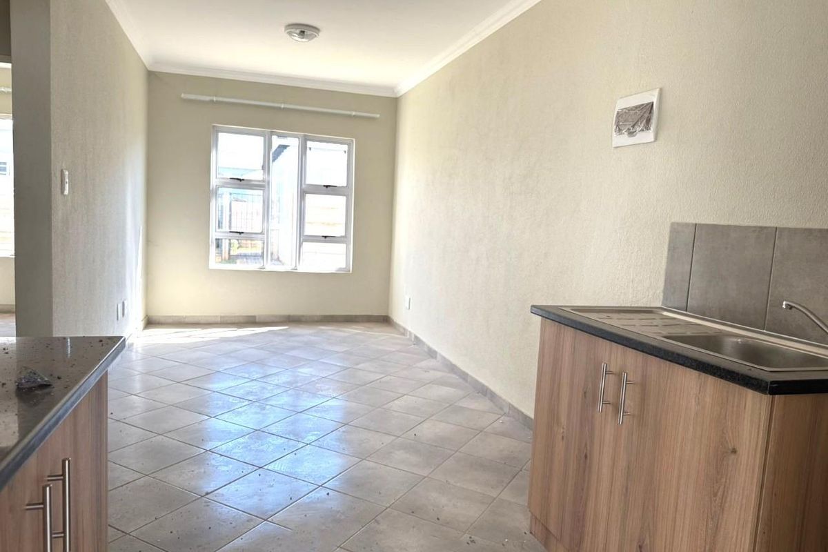 Modern 2-Bedroom Ground Floor Apartment – Secure, Stylish & Effortlessly Convenient - Photo 5