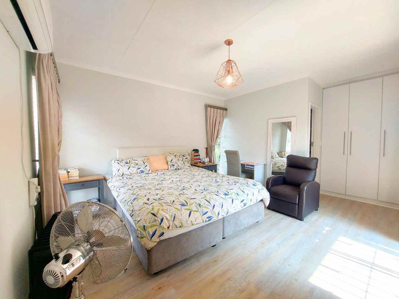 3 Bed 2.5 Bath Fantastic Facebrick Duplex - Photo 8
