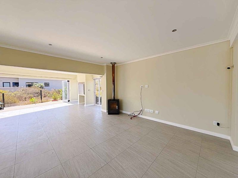 Modern Family Home with Exceptional Views - Photo 8