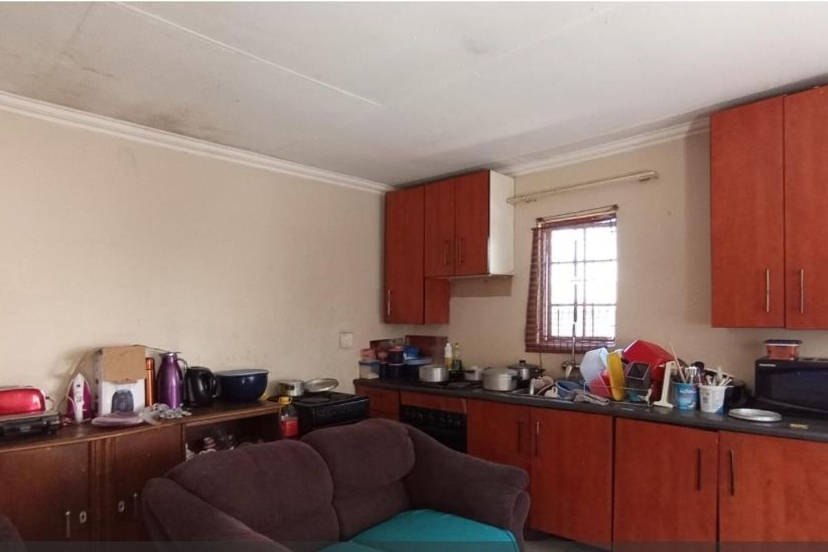 2 Bedroom House In Kaalfontein Ext 17 - Photo 3