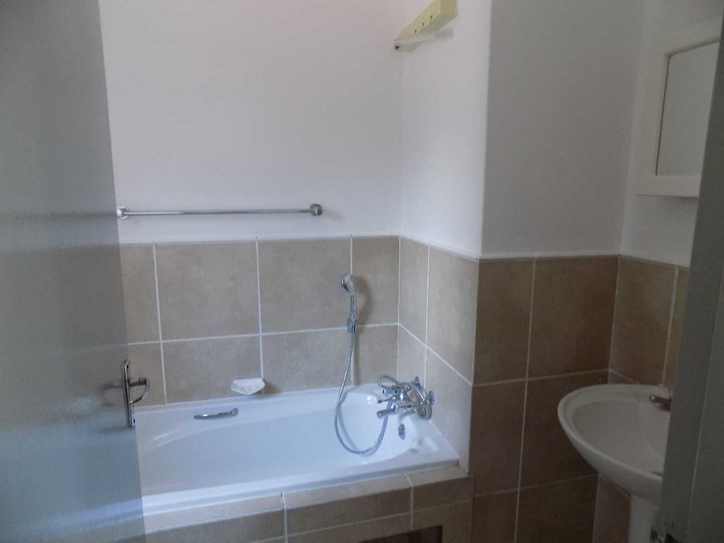 "Rivonia Gem: 2-Bedroom Apt for R699k!" - Photo 7