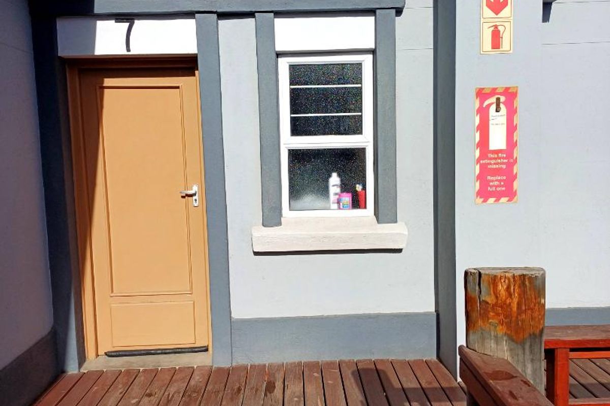 Business Property offering 10 Flats close to Harbour gate - Photo 2