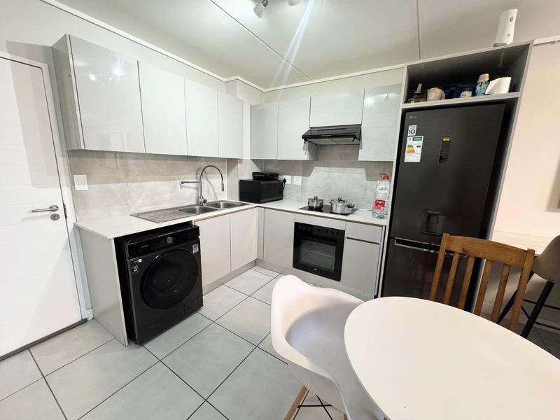 Ground Floor 2 Bedroom Apartment with Private Garden - Photo 4