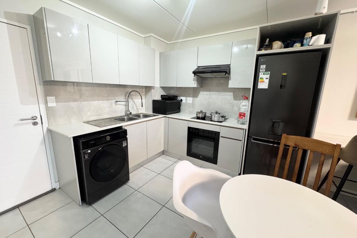 Ground Floor 2 Bedroom Apartment with Private Garden - Photo 4