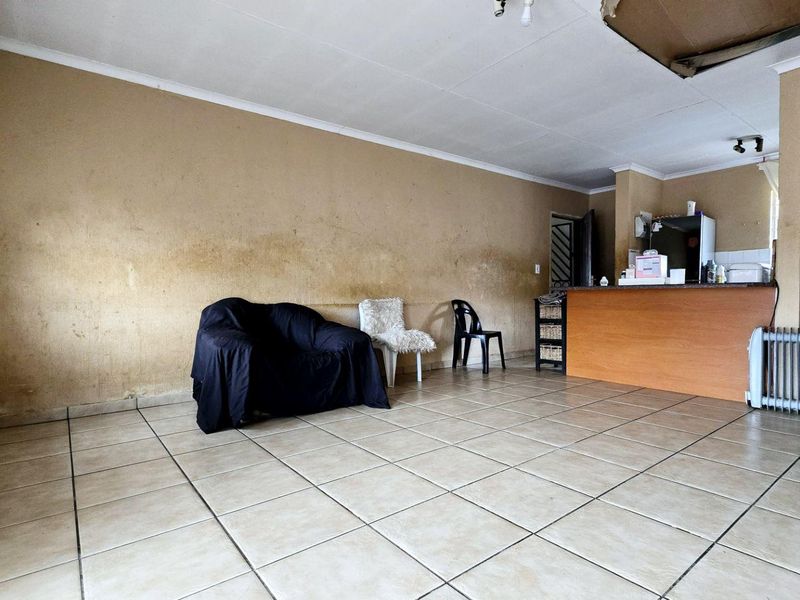 Renovator’s Dream – Endless Potential! - Photo 7