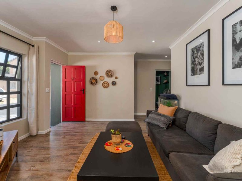 Modern 2-Bedroom Apartment for Sale in Thornton - Photo 6