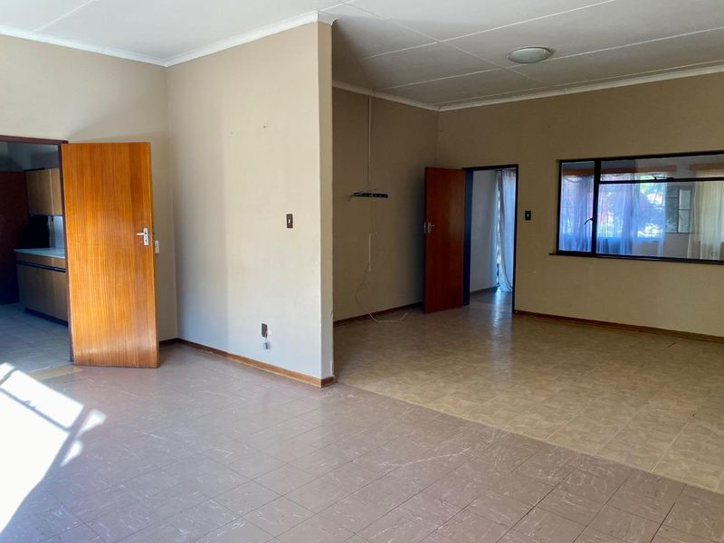 Great deal , spacious plot - Photo 4