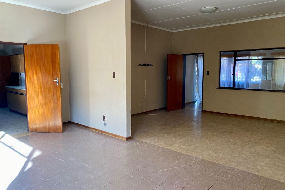 Great deal , spacious plot - Photo 4