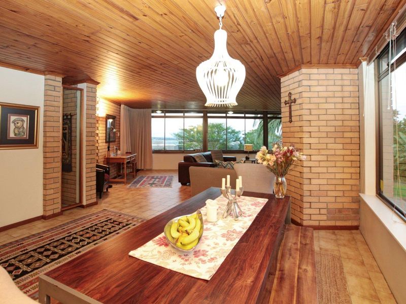 Large 4 Bedroom Home with 1 bedroom apartment to let In Welgemoed - Photo 10