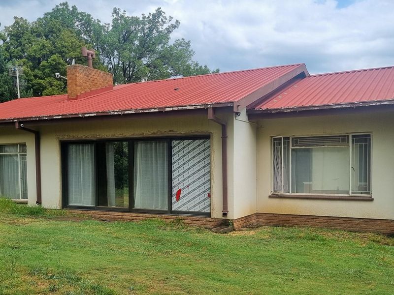 Invest Smart in Bethlehem: Spacious 4-Bedroom Opportunity! - Photo 2