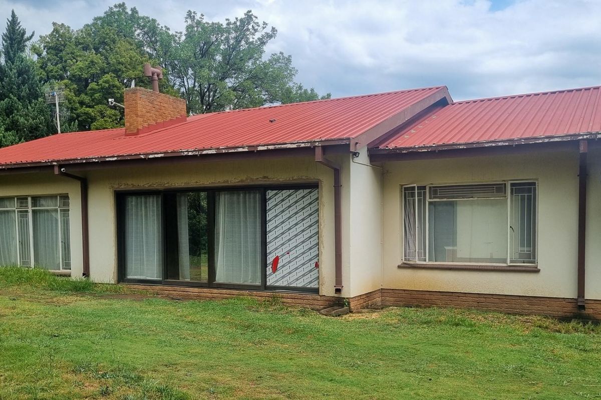 Invest Smart in Bethlehem: Spacious 4-Bedroom Opportunity! - Photo 2