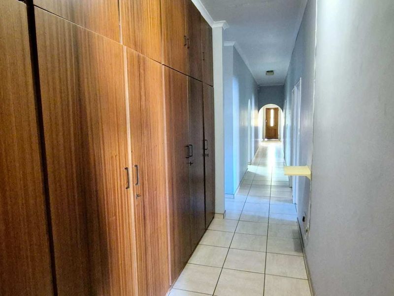 Neat and Spacious Family Home, Perfect for Entertaining! - Photo 9