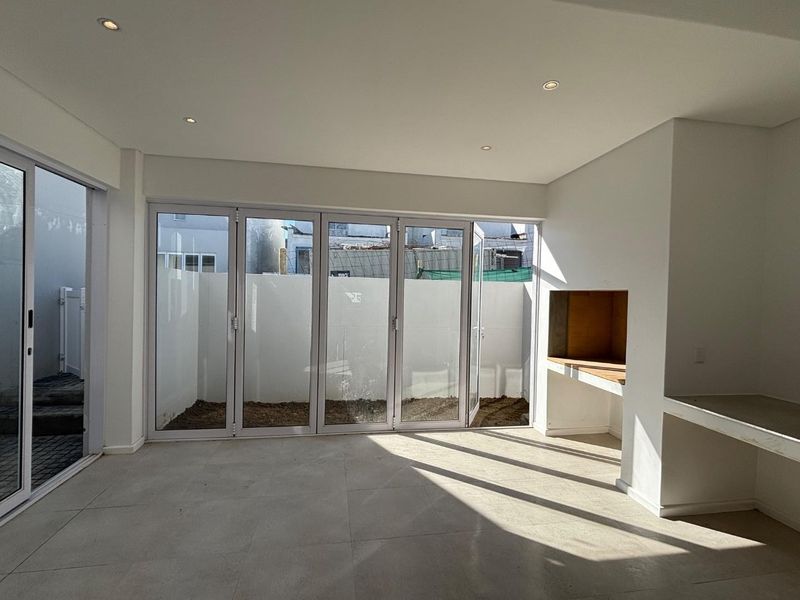 Modern Newly Built Townhouse in Voliere Estate - Photo 10