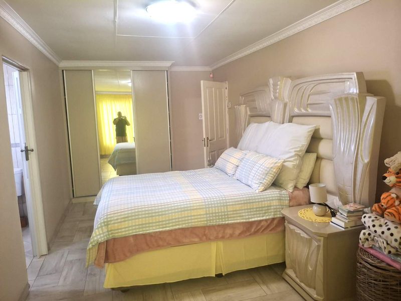 A  Beautiful, spacious, Neat Modern Home in a Sought after  Area in Ennerdale - Photo 9