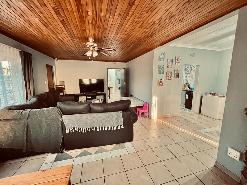 Spacious 4-Bedroom Home Near Top Schools & Malls! - Photo 4