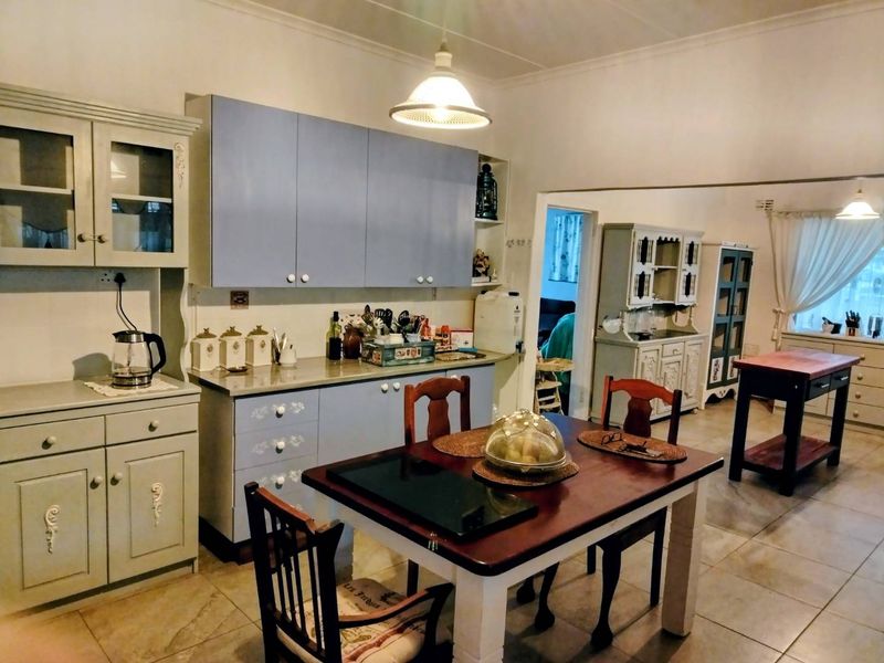 BEAUTIFUL FAMILY HOME WITH 2 FLATLETS-MOVE-IN-READY! - Photo 9