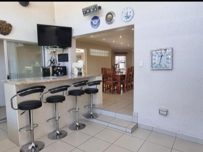 4 Bedroom House for Sale - Photo 8