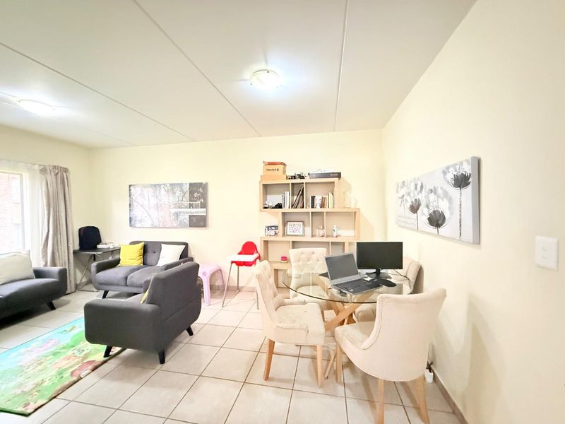 Charming 2-Bedroom Apartment in Prime Location - Photo 4