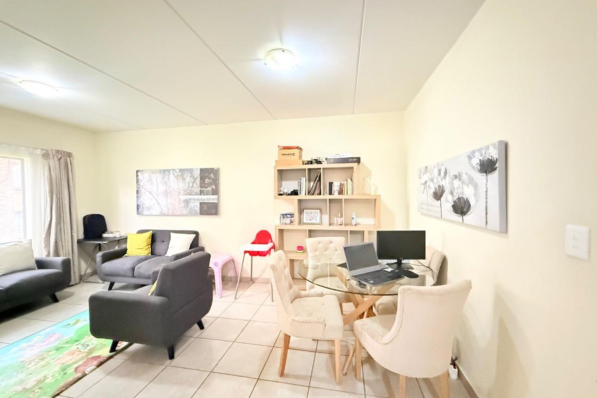 Charming 2-Bedroom Apartment in Prime Location - Photo 4