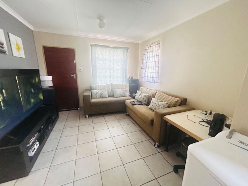 3 Bedroom 2 bath home for sale in Palm Ridge - Photo 3