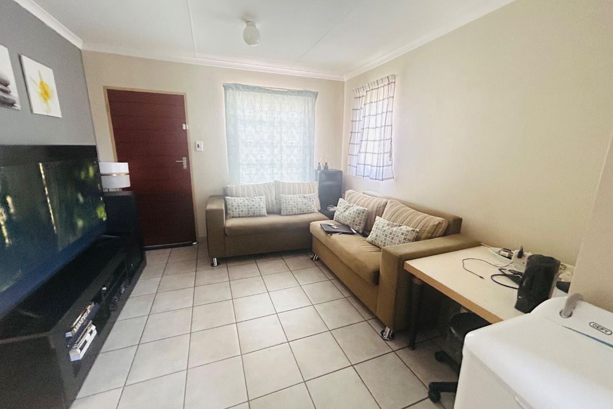 3 Bedroom 2 bath home for sale in Palm Ridge - Photo 3