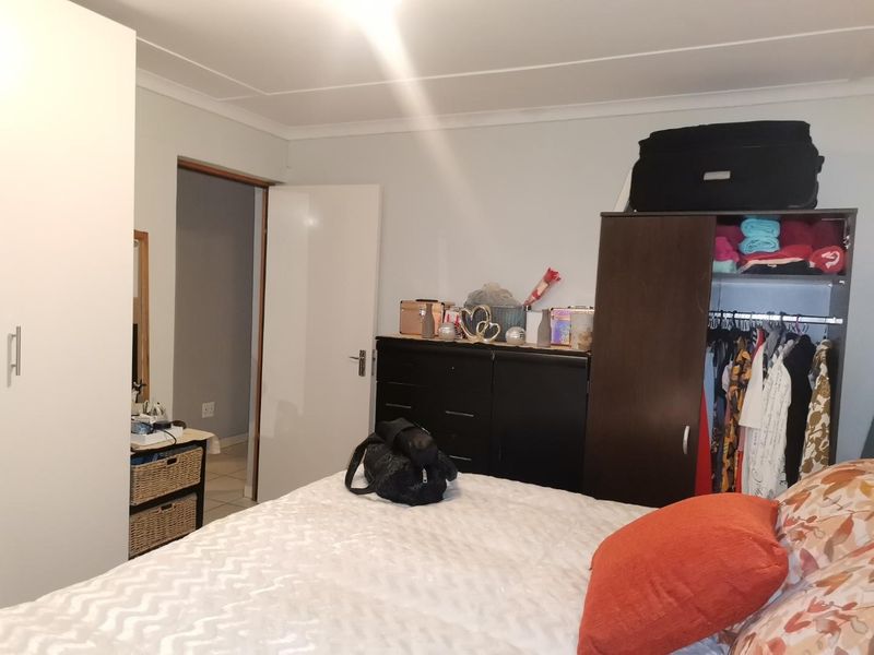 GROUND FLOOR UNIT - BARGAIN DEAL SELLING BELOW VALUATION - OFFERS WELCOME! - Photo 9