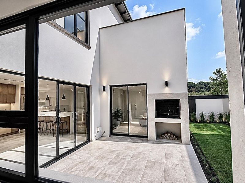 Newly Built Estate Home - Photo 3
