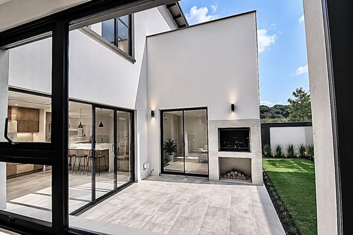 Newly Built Estate Home - Photo 3