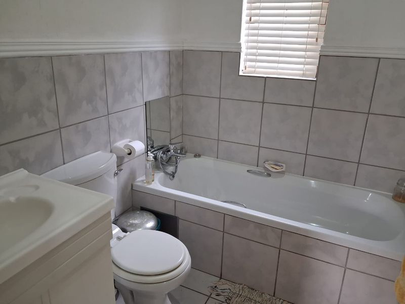 Rental in Hillside Manor on ground floor, wheelchair accessable - Photo 10
