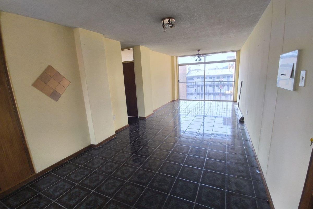 Spacious 2 Bedroom Apartment  in Sunnyside - Photo 3