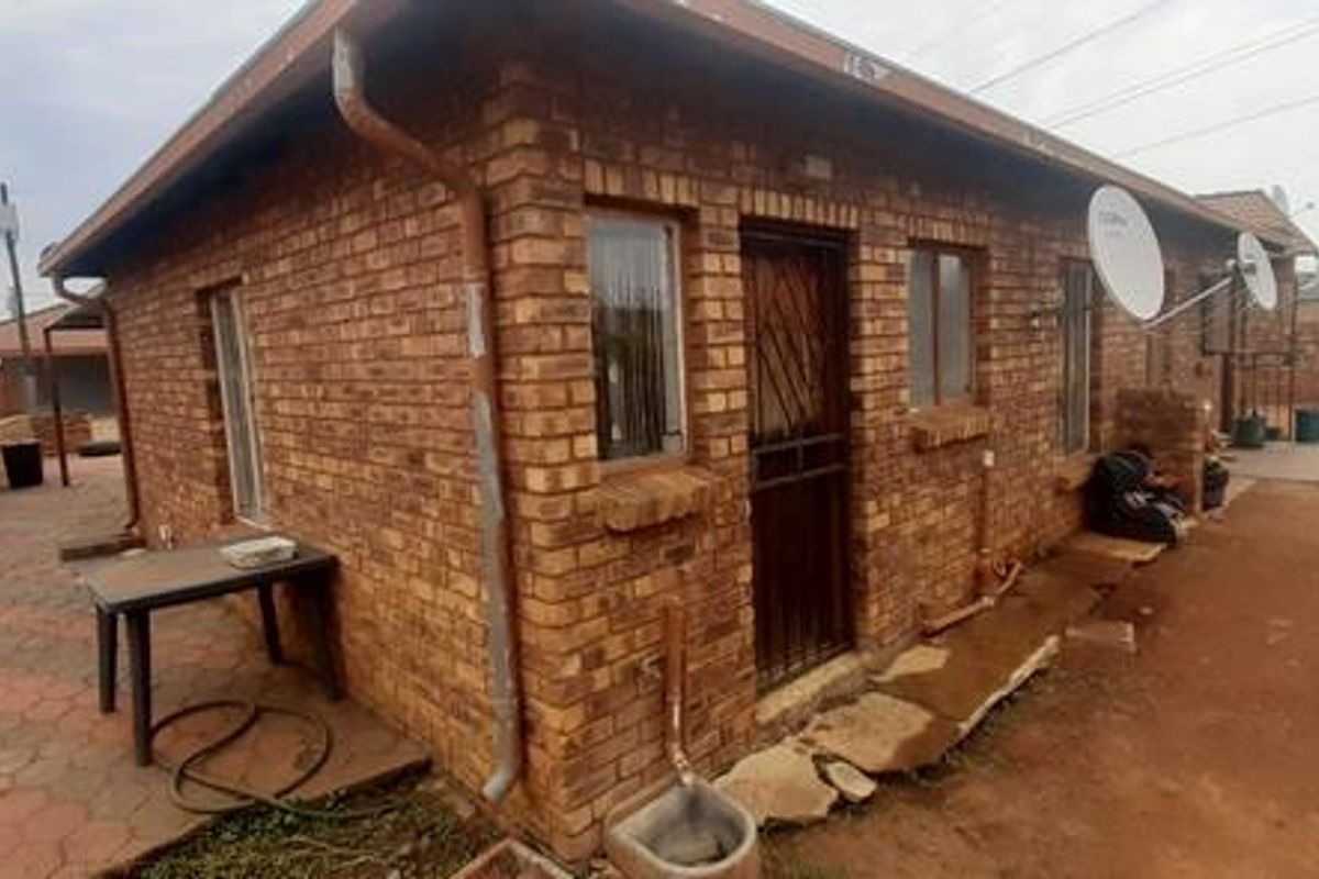 Great Low Maintenace Start up Home !!! - Photo 3