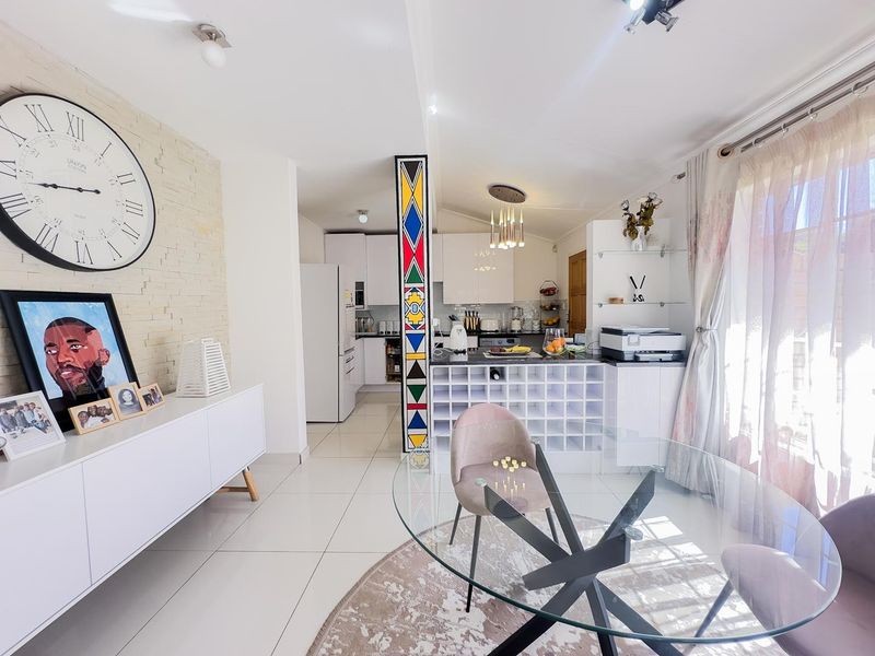 3 Bedroom Duplex with Private Garden - Photo 8