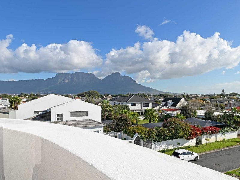 Where Comfort Meets Unforgettable Views - Photo 1