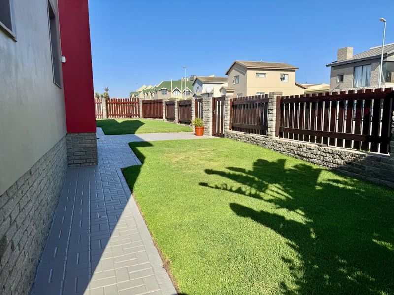 A quiet family home in mile 4 - Photo 7