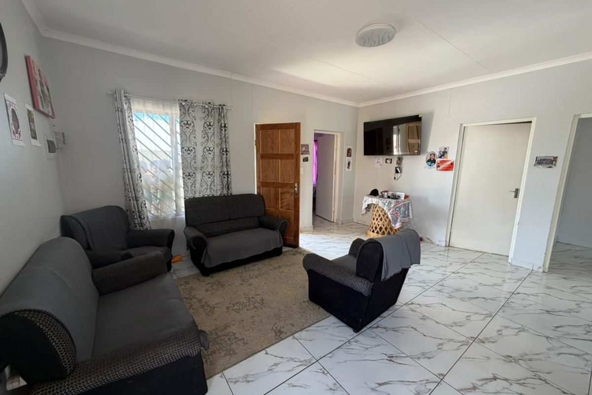 FOR SALE: 3 BEDROOM FREESTANDING TOWNHOUSE - OTJOMUISE EXTENSION 10 - Photo 3