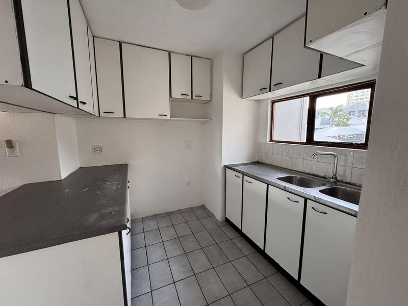 Comfortable 2-Bedroom Apt Close to Transport & Amenities - Photo 2