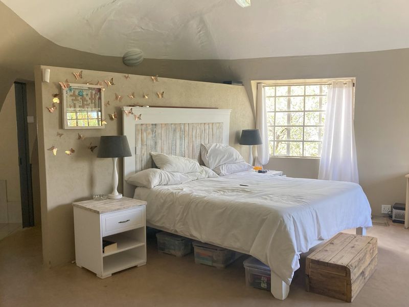 A bedroom featuring a unique partition wall design and a grid-style window, offering a distinct architectural layout.