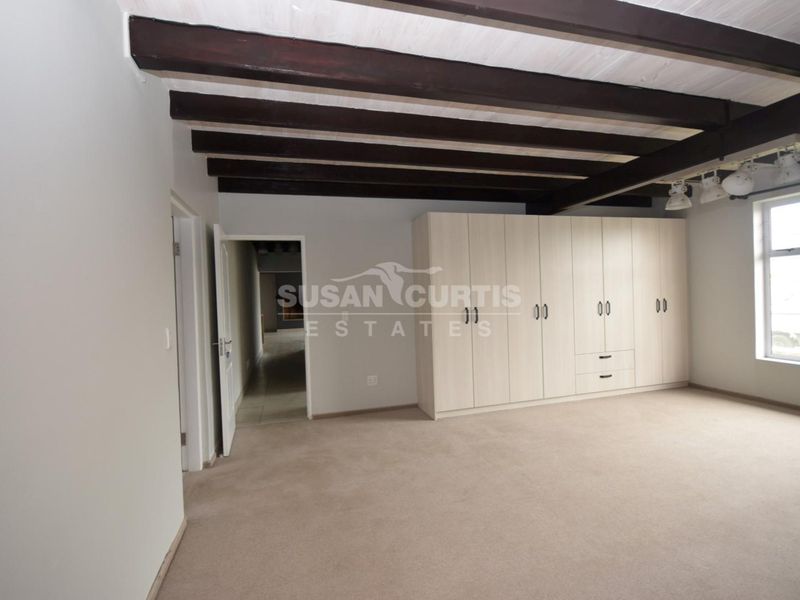 Spacious double story house near the Mall and beach - Photo 8