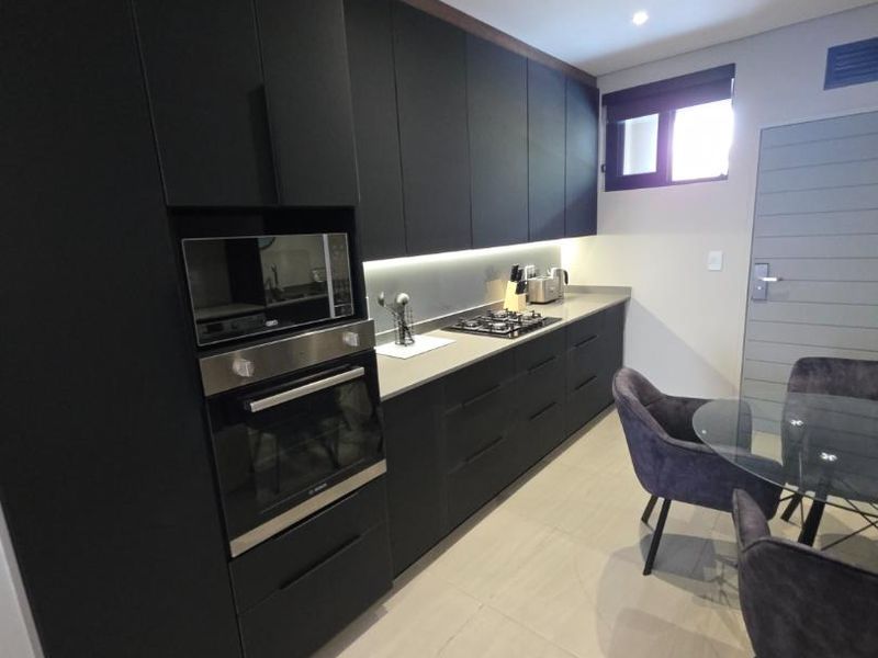 INCREDIBLE FULLY FURNISHED ULTRA MODERN STUDIO APARTMRNT IN SANDTON - Photo 9