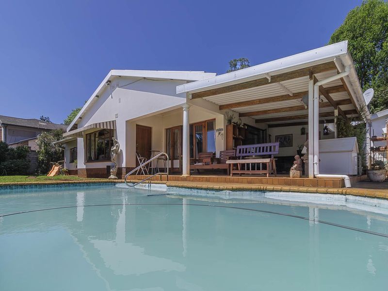 Classic And Classy 4 Bedroom Home - Photo 5