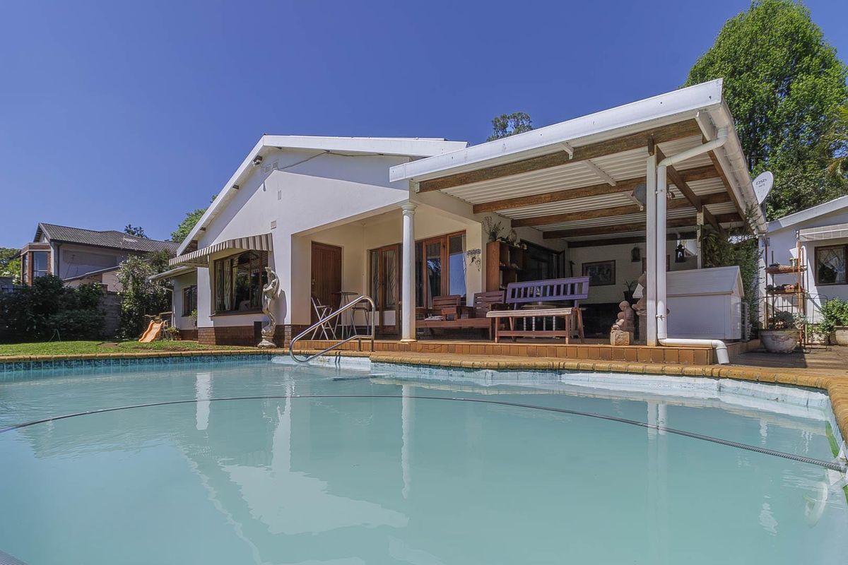 Classic And Classy 4 Bedroom Home - Photo 5